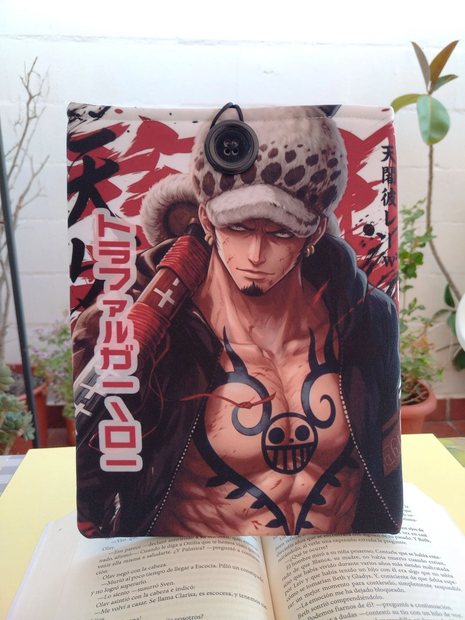 Funda literaria acolchada - Trafalgar One Piece - hecha a mano - anime - manga 